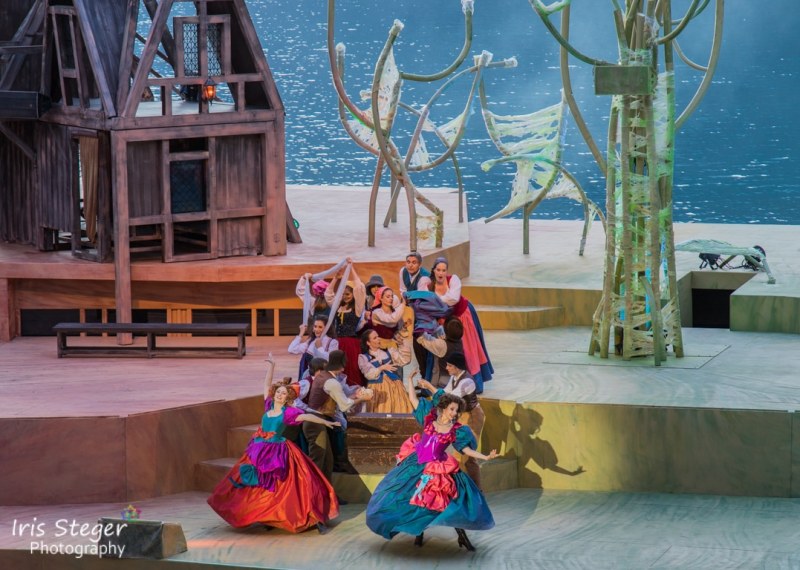 Ensemble "Die Schöne und das Biest"