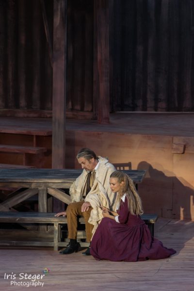 Hans Neblung als Vater, Eveline Suter als Bella