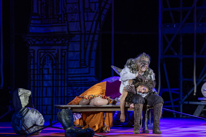 Sharon Isabelle Rupa als Esmeralda und Denis Riffel als Quasimodo