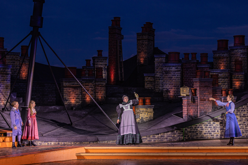 Mary Poppins, Jane & Michael Banks sowie Miss Andrew