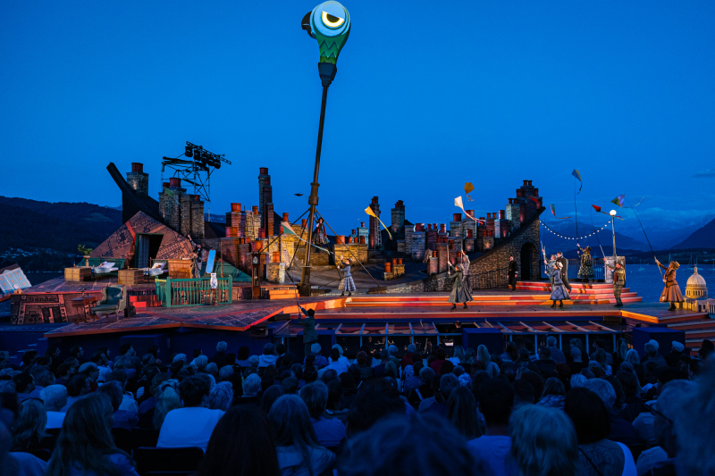 Ensemble \"Mary Poppins\"