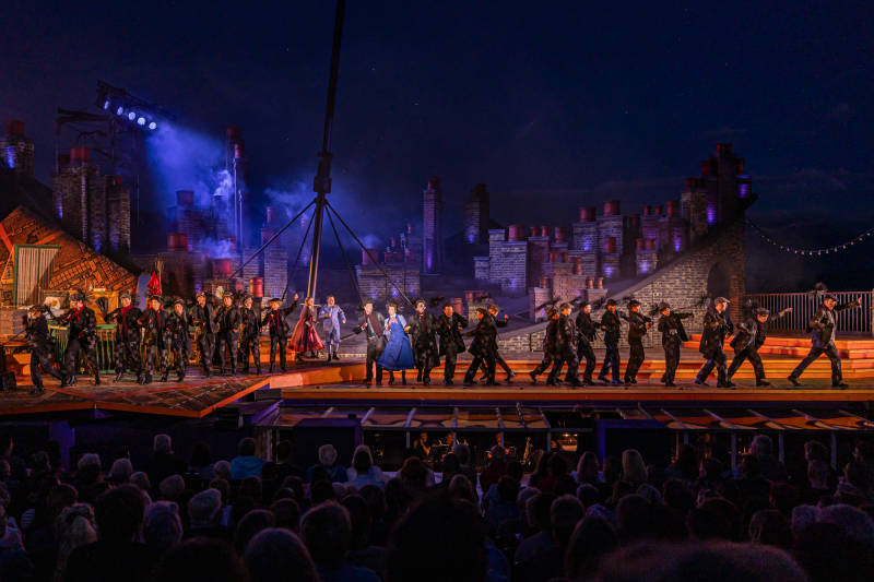 Ensemble \"Mary Poppins\"